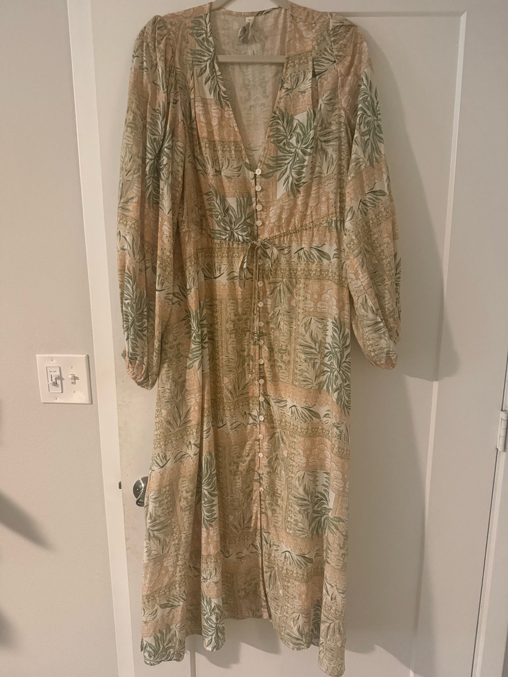 Kivari Maxi Dress Size 8 **FLAW